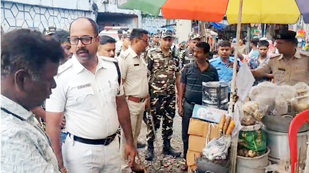 শিলিগুড়ির খালপাড়ায় পুলিশের বিশেষ অভিযান, ফুটপাত দখলমুক্তি থেকে মাদকবিরোধী ধরপাকড়