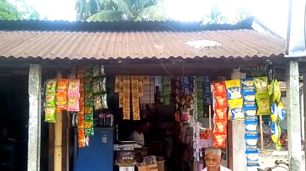 শিলিগুড়ি ভালোবাসা মোড় সংলগ্ন এলাকায় মুদিখানা দোকানে দুঃসাহসিক চুরির ঘটনা I