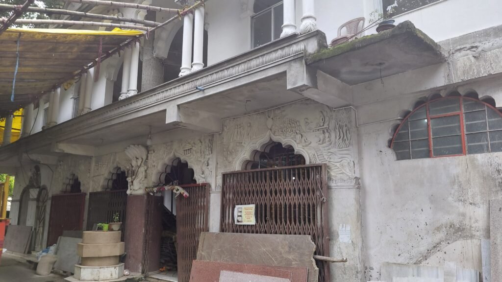 দেশবন্ধুপাড়ার গৌড়ীয় মঠে গতকাল গভীর রাতে দুঃসাহসিক চুরি