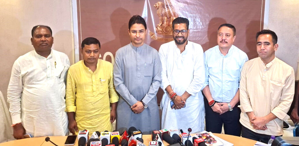 শিলিগুড়ি স্টেট গেস্ট হাউসে অনুষ্ঠিত হল বিজেপির নবনির্বাচিত বিধায়কদের এক গুরুত্বপূর্ণ প্রশাসনিক বৈঠক।