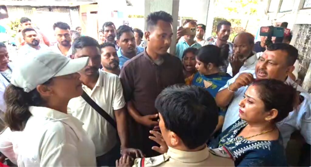 ডাবগ্রাম এক নম্বর অঞ্চলে উত্তেজনা, পঞ্চায়েত প্রধানকে লক্ষ্য করে ছোড়া হলো ডিম