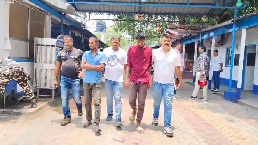 মদের আসরে বচসা,শ্বাসরোধ করে খুন যুবককে,গ্রেফতার দুই সঙ্গি।