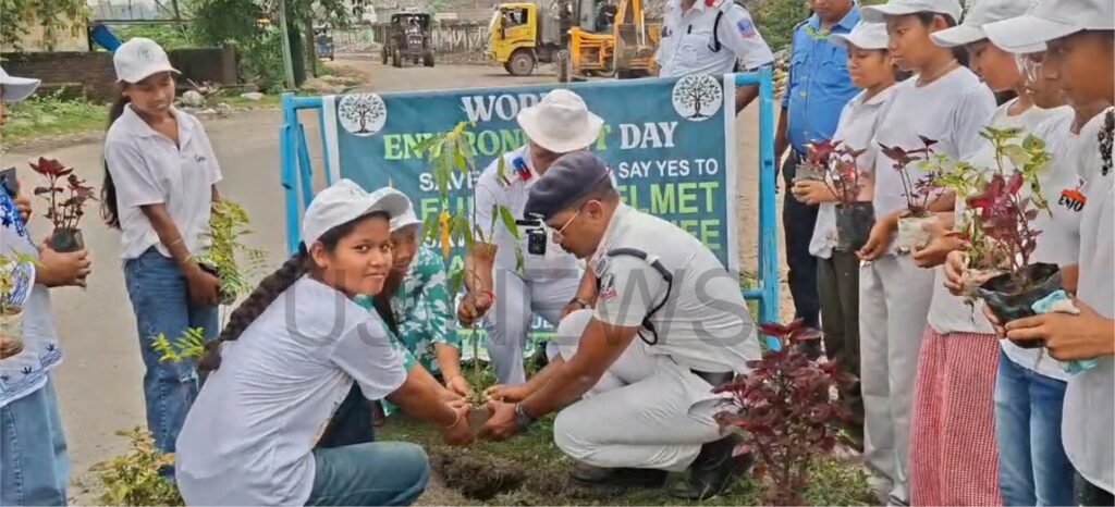 আশিঘর সাব ট্রাফিক গার্ডের উদ্যোগে বৃক্ষ রোপনের মধ্য দিয়ে সচেতনতা মূলক প্রচার