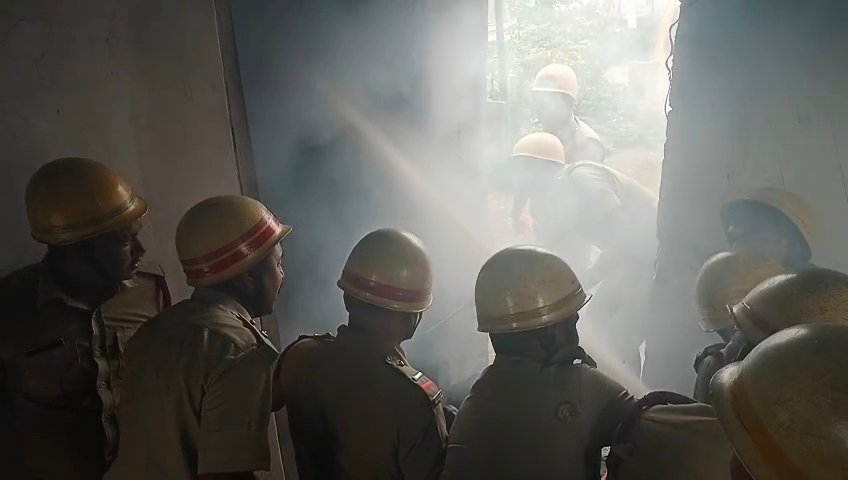 শিলিগুড়িতে ভরদুপুরে আগুন, চাঞ্চল্য অরবিন্দপল্লীতে