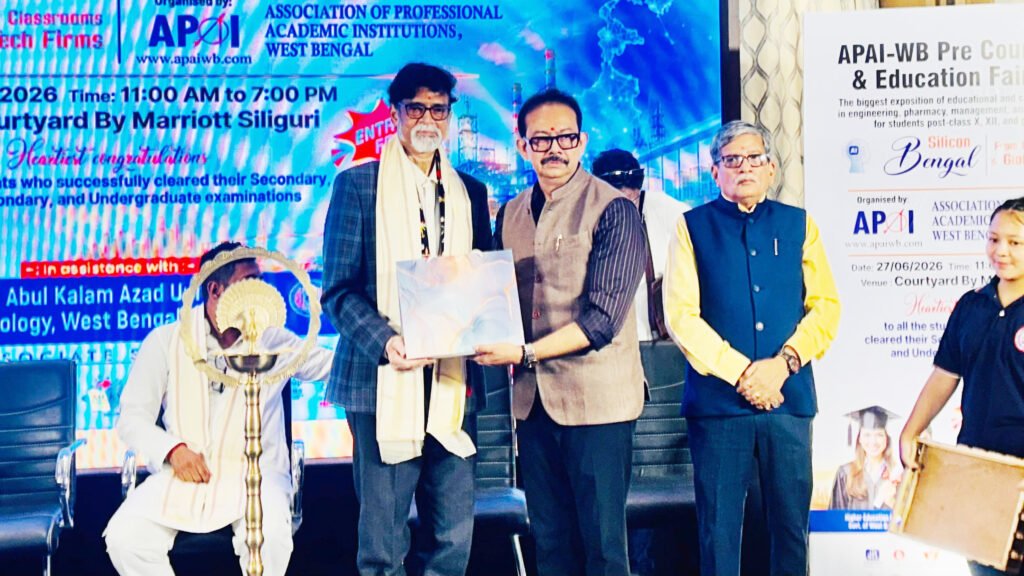 বাইরে নয়, বাংলাতেই ভবিষ্যৎ গড়ার বার্তা — শিলিগুড়ির এডুকেশন ফেয়ারে পড়ুয়াদের পাশে APAI