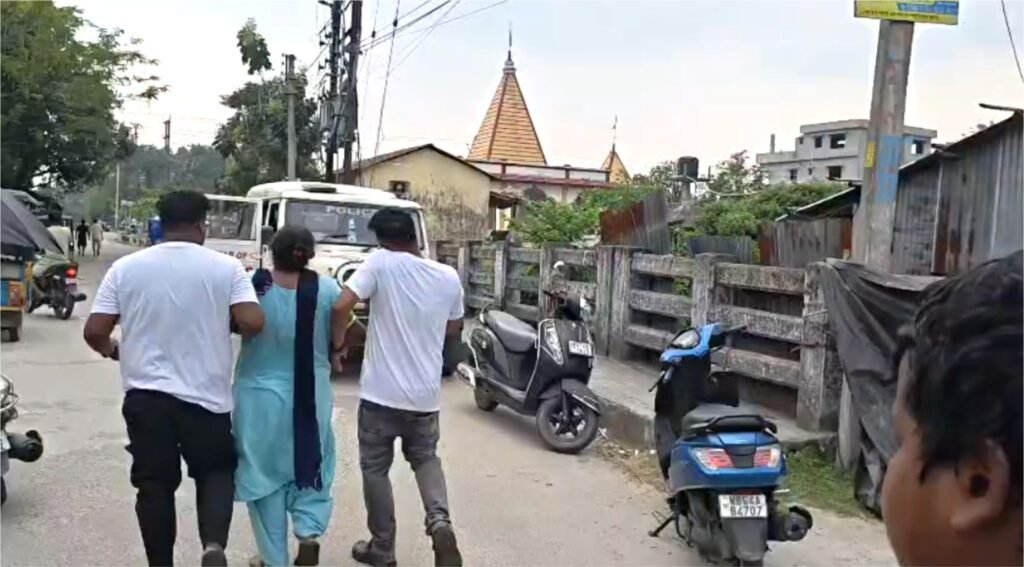 অঙ্গনওয়াড়ি কেন্দ্র থেকে চাল চুরির অভিযোগে কর্মী আটক