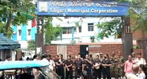 শিলিগুড়িতে নাগরিক পরিষেবা বেহাল, ১১ দফা দাবিতে সিপিআইএমের পুর নিগম অভিযান