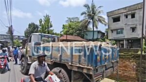অবৈধ বালু মজুদের অভিযোগে উত্তেজনা, গাড়ি আটক করে পুলিশের হাতে তুলে দিল বিজেপি কর্মীরা