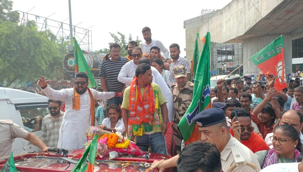 শিলিগুড়িতে-মন্ত্রী-আনন্দময়-বর্মনের-আগমনে-বিজেপি-কর্মীদের-উচ্ছ্বাস