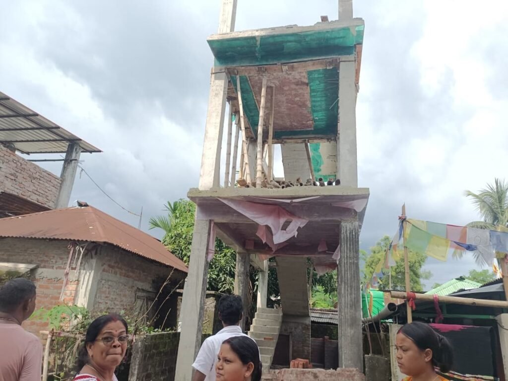 ডাবগ্রাম ২ নম্বর অঞ্চলের ক্ষুদিরাম পল্লী এলাকায় আধা কাঠা জমির উপর অবৈধভাবে বহুতল নির্মাণের অভিযোগ ঘিরে চাঞ্চল্য ছড়াল।