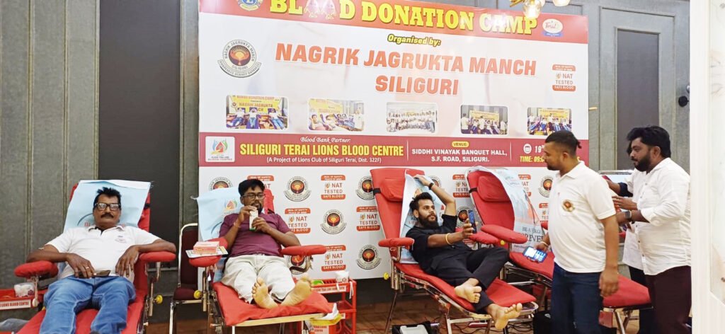শিলিগুড়িতে Nagrik Jagrukta Manch ও বিশ্ব হিন্দু পরিষদ দুর্গা বাহিনীর উদ্যোগে ১৩তম রক্তদান শিবির ও ফ্রি হেলথ চেক-আপ।