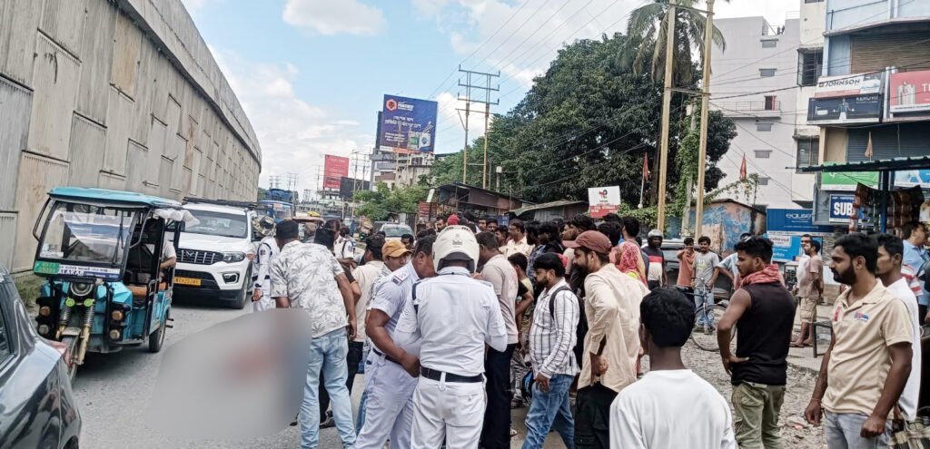 শিলিগুড়ির সেকেন্ড মাইলে মর্মান্তিক দু*র্ঘটনা! ট্রাকের সঙ্গে বুলেট মোটরসাইকেল সংঘর্ষে মৃত্যু এক যুবকের
