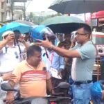 পথ নিরাপত্তা সপ্তাহের তৃতীয় দিনে হেলমেট বিতরণ, সচেতনতায় জোর এনজেপি ট্রাফিক গার্ডের