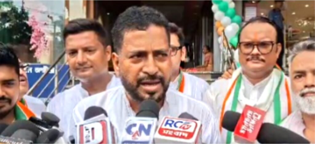 স্বাধীনতা দিবস পালনে স্কুলগুলিকে কড়া বার্তা পর্যটনমন্ত্রীর