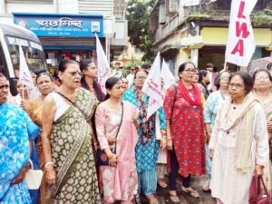 অন্নপূর্ণা ভাণ্ডার প্রকল্পের সুবিধা প্রকৃত উপভোক্তাদের দেওয়ার দাবি  নগর নিগমের সামনে মহিলা সমিতির বিক্ষোভ