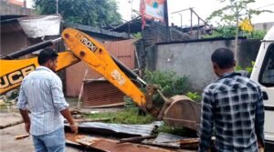 সেভক রোডে পুরনিগমের সারপ্রাইজ অভিযান, ড্রেন দখল রুখতে কড়া বার্তা