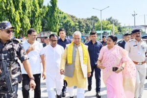 তৃণমূলের অন্দরের কোন্দল নিয়ে দিলীপের কটাক্ষ