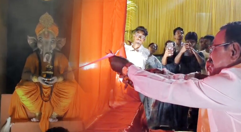 তপস্বী রূপে গণপতি—বিপ্লবী সংঘের গণেশ পূজার জাঁকজমক উদ্বোধন