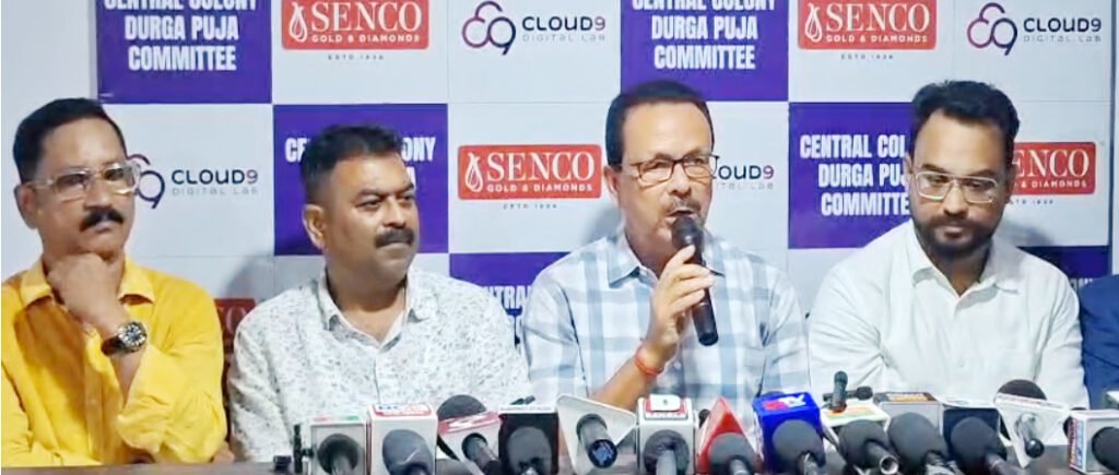 উত্তরবঙ্গে প্রথম ১০০ কেজি সোনার সাজে মা দুর্গা! ৬৪তম বর্ষে শিলিগুড়ি সেন্ট্রাল কলোনির পুজোয় নজরকাড়া চমক