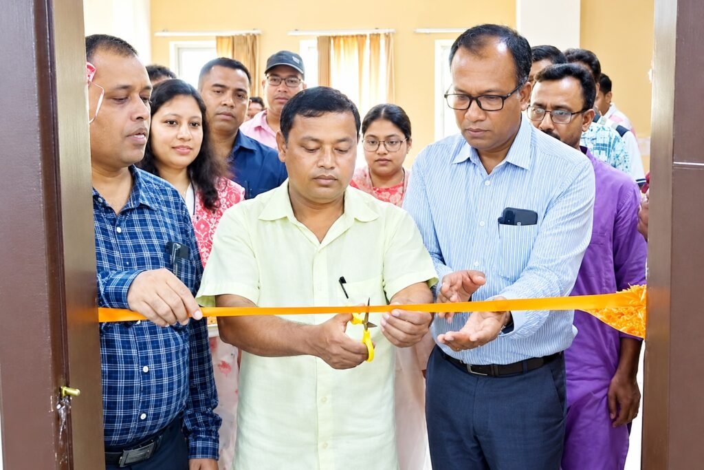 যাত্রীদের জন্য বড় উপহার পুজোর আগে, শিলিগুড়ি জংশনে চালু ডরমিটরি ও আধুনিক লাউঞ্জ