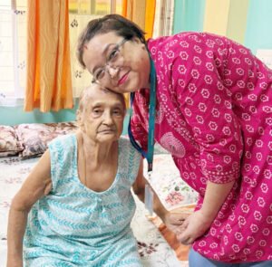 ১০২ বছর বয়সে হিপ ফ্র্যাকচারের সফল অস্ত্রোপচার, হৃদ্‌যন্ত্রের ঝুঁকি জয় করে সুস্থ প্রবীণা