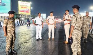 দুর্গাপুজোর আগে যানজট কমাতে নতুন রাস্তা দার্জিলিং মোড়ে ট্রাফিক ব্যবস্থা খতিয়ে দেখল পুলিশ