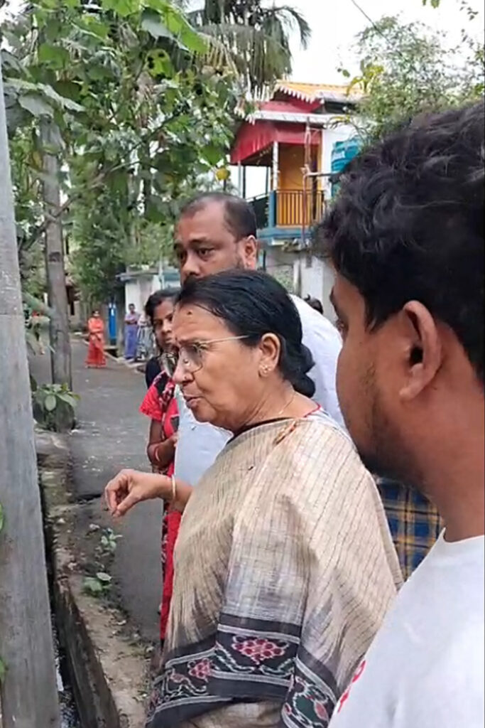 বাড়ির সামনে স্বর্ণ ব্যবসায়ীকে বন্দুক দেখিয়ে লুট, খোয়া গেল ২০০ গ্রাম সোনা ও নগদ টাকা